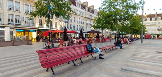 Park benches in Place Jeanne Hachette, Beauvais